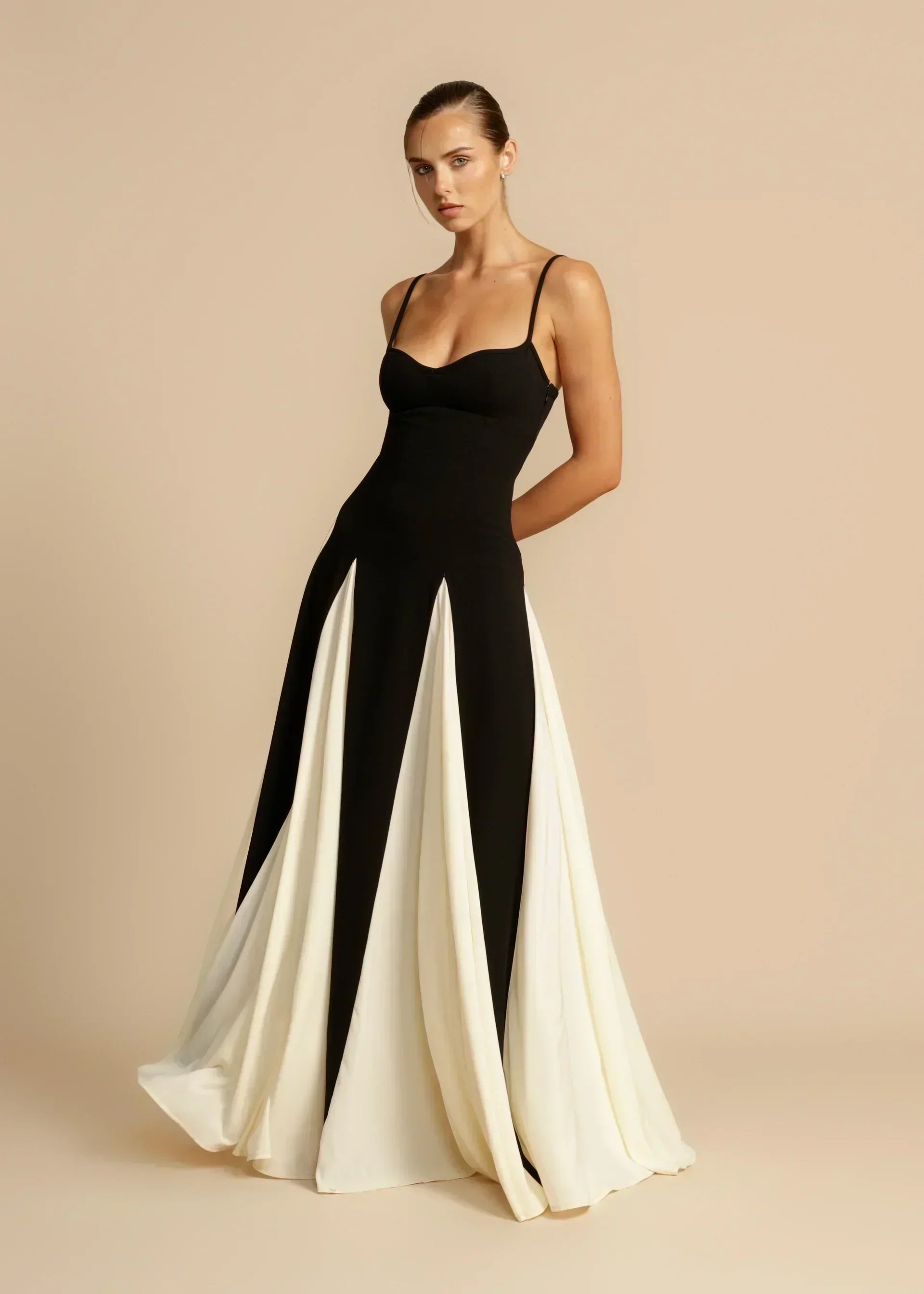Contrast Ruffles Elegant Maxi Dress