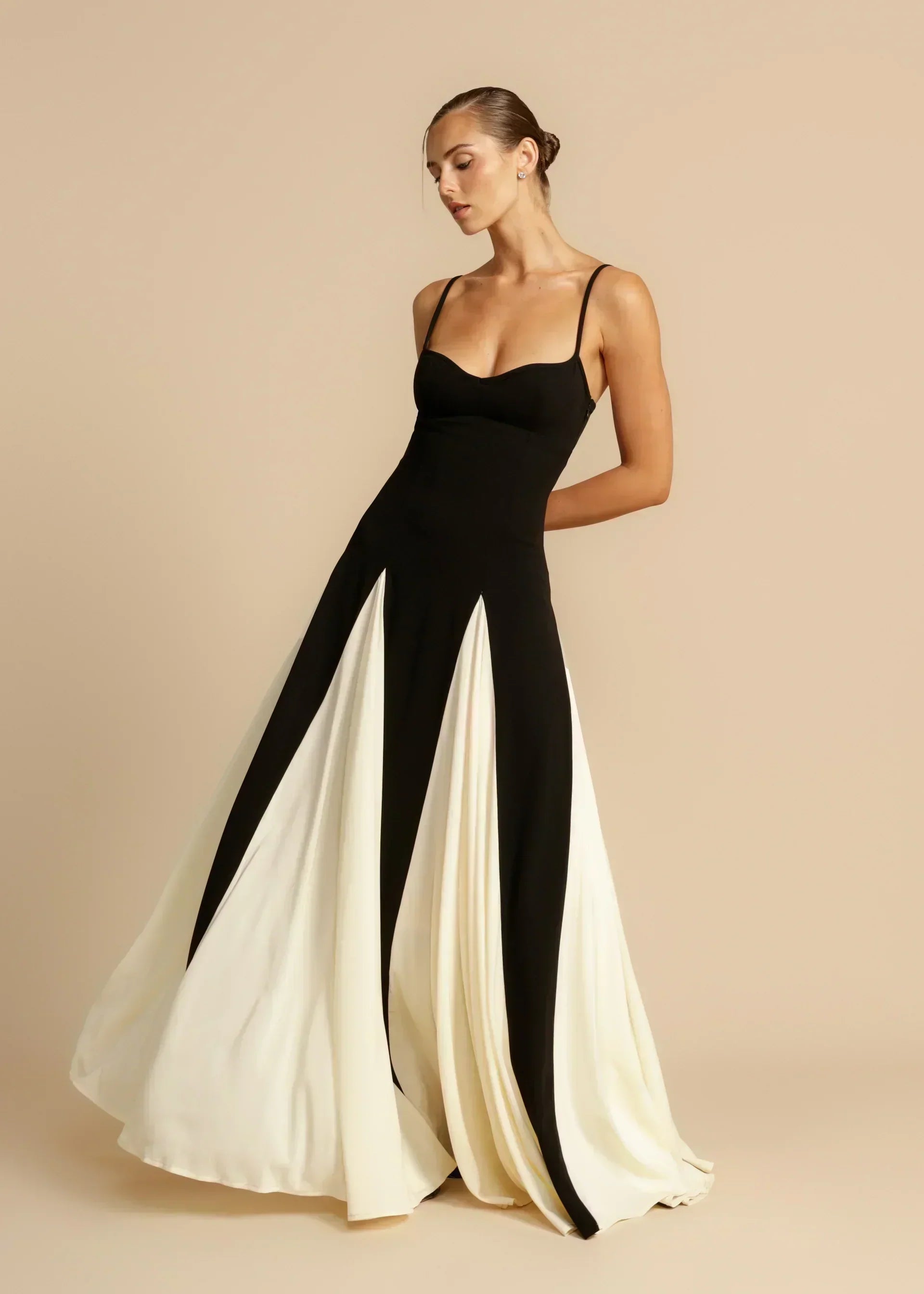 Contrast Ruffles Elegant Maxi Dress